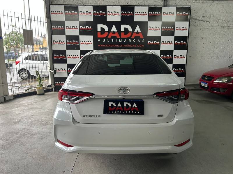 TOYOTA - COROLLA - 2022/2023 - Branca - R$ 137.900,00