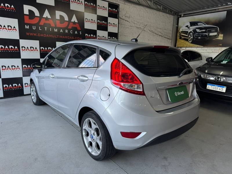 FORD - FIESTA - 2012/2013 - Prata - R$ 39.900,00