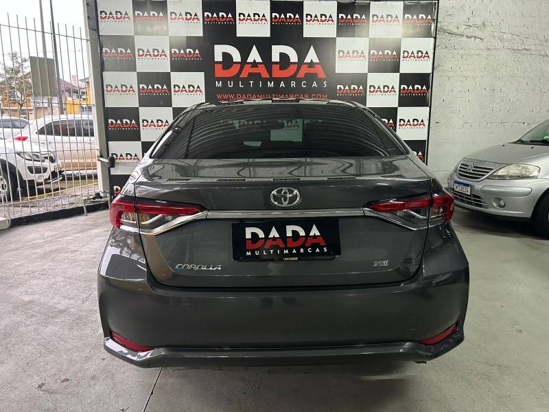 TOYOTA - COROLLA - 2021/2022 - Cinza - R$ 125.900,00