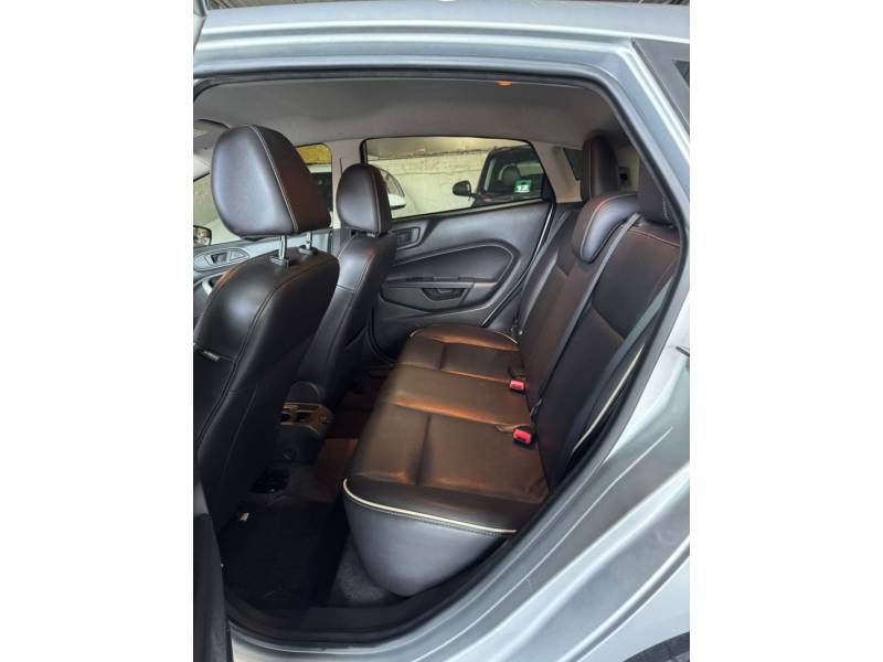 FORD - FIESTA - 2012/2013 - Prata - R$ 39.900,00