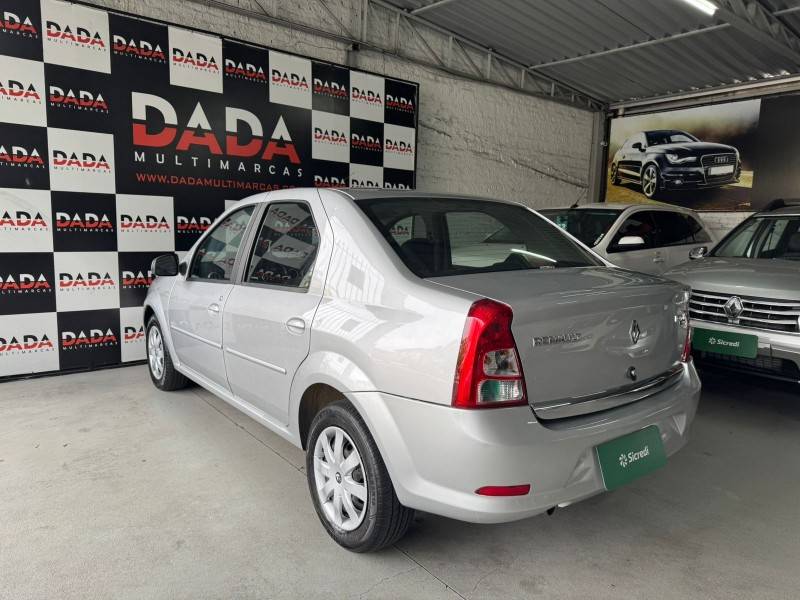 RENAULT - LOGAN - 2011/2011 - Prata - R$ 23.900,00