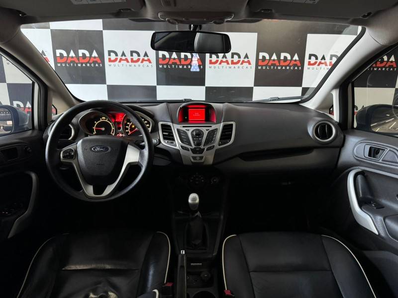 FORD - FIESTA - 2012/2013 - Prata - R$ 39.900,00