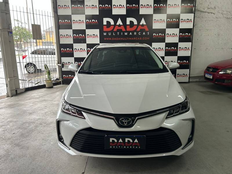 TOYOTA - COROLLA - 2022/2023 - Branca - R$ 137.900,00