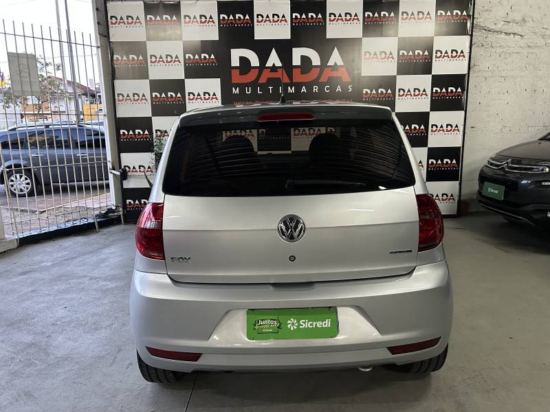 VOLKSWAGEN - FOX - 2013/2014 - Prata - R$ 42.900,00