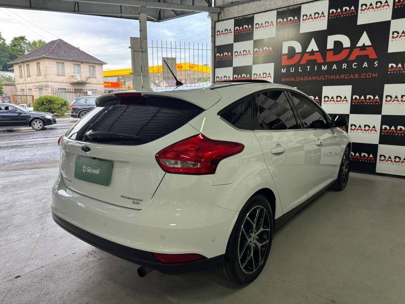 FORD - FOCUS - 2016/2016 - Branca - R$ 71.900,00