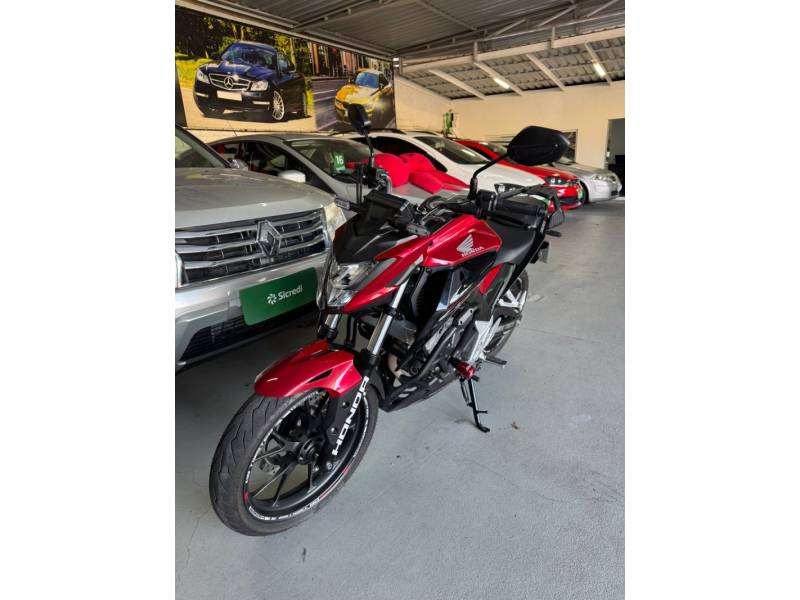 HONDA - CB 300F TWISTER - 2025/2025 - Vermelha - R$ 25.900,00