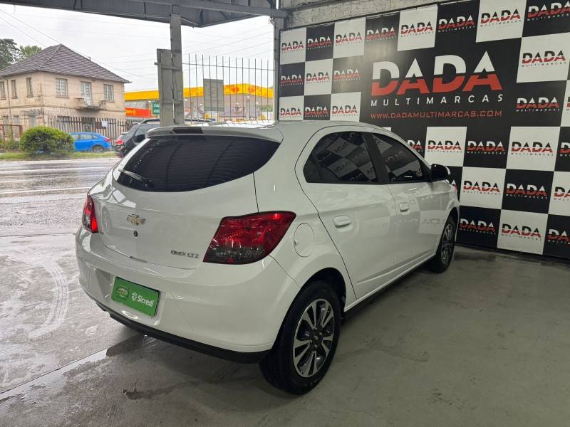 CHEVROLET - ONIX - 2015/2015 - Branca - R$ 53.900,00