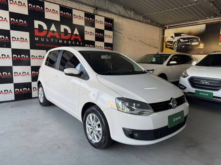 VOLKSWAGEN - FOX - 2013/2014 - Branca - R$ 42.900,00