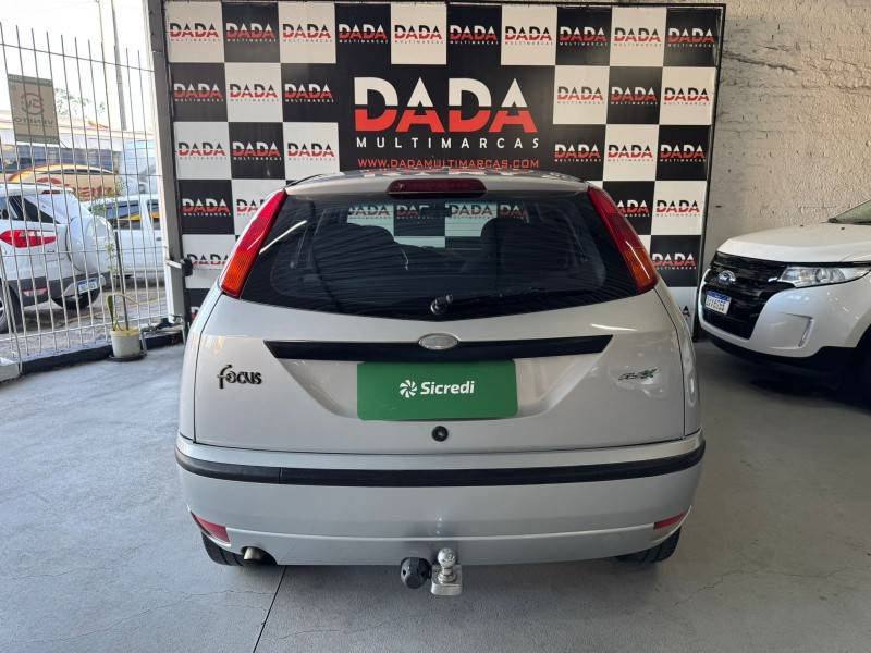 FORD - FOCUS - 2007/2008 - Prata - R$ 26.900,00