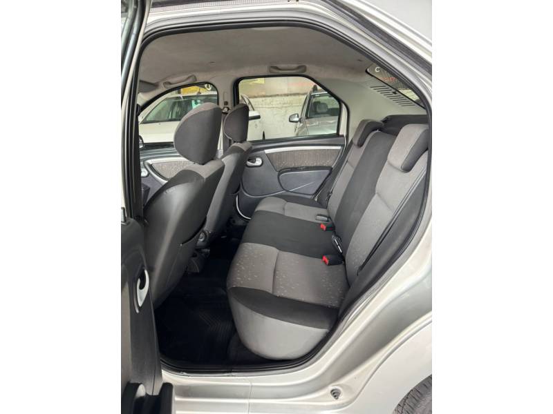 RENAULT - LOGAN - 2011/2011 - Prata - R$ 23.900,00