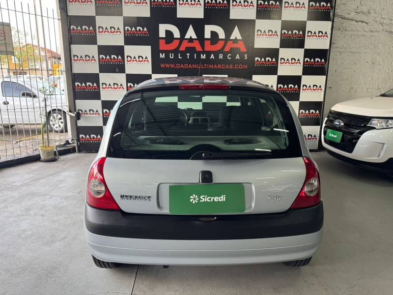 RENAULT - CLIO - 2004/2005 - Prata - R$ 21.900,00