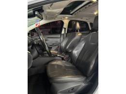 FORD - FOCUS - 2016/2016 - Branca - R$ 71.900,00