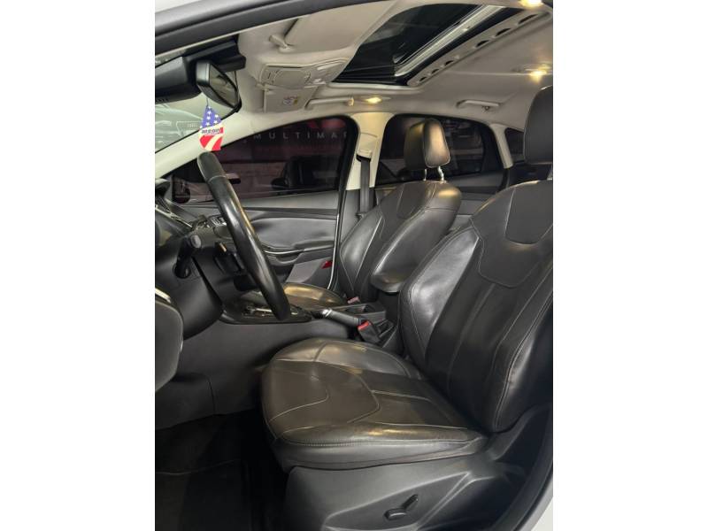 FORD - FOCUS - 2016/2016 - Branca - R$ 71.900,00
