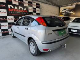 FORD - FOCUS - 2007/2008 - Prata - R$ 26.900,00