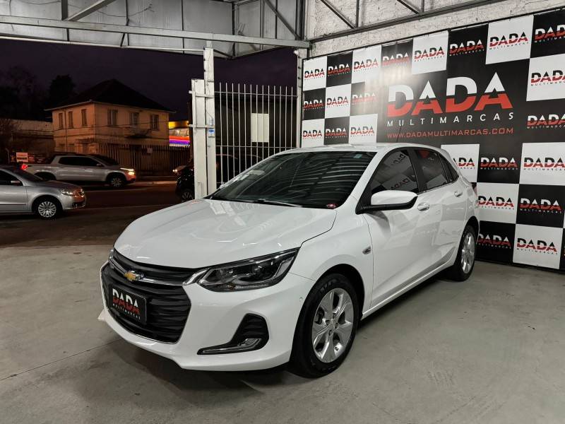 CHEVROLET - ONIX - 2020/2021 - Branca - R$ 84.900,00