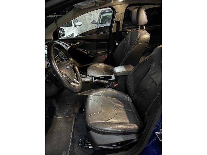 FORD - FOCUS - 2015/2016 - Azul - R$ 72.900,00