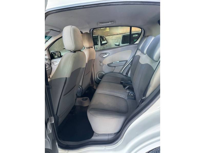 FIAT - PALIO - 2013/2013 - Branca - R$ 39.900,00