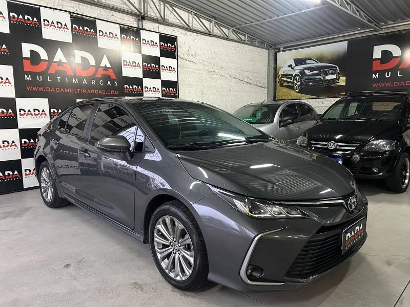 TOYOTA - COROLLA - 2021/2022 - Cinza - R$ 125.900,00