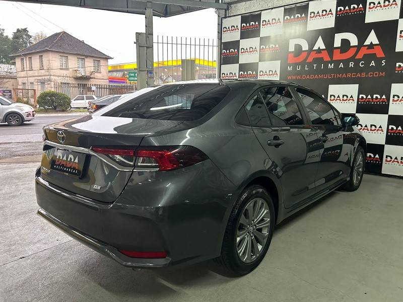 TOYOTA - COROLLA - 2021/2022 - Cinza - R$ 125.900,00