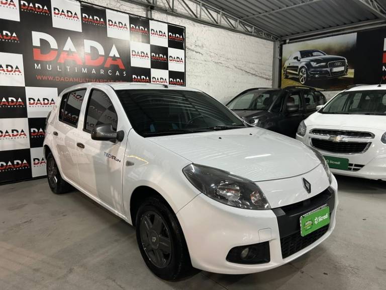 RENAULT - SANDERO - 2013/2014 - Branca - R$ 38.900,00