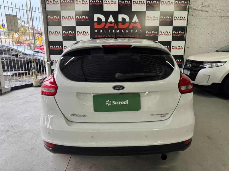 FORD - FOCUS - 2016/2016 - Branca - R$ 71.900,00