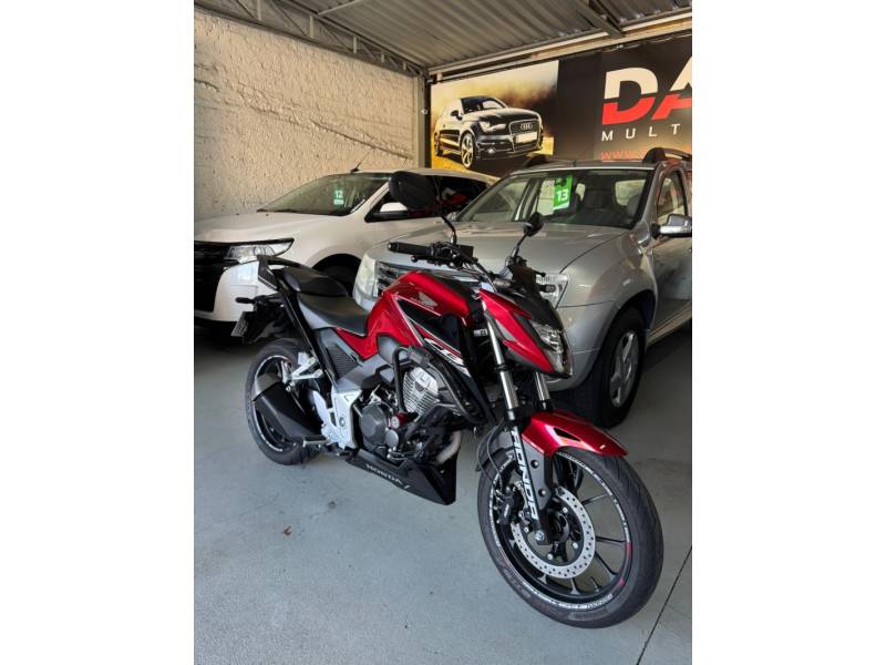 HONDA - CB 300F TWISTER - 2025/2025 - Vermelha - R$ 25.900,00