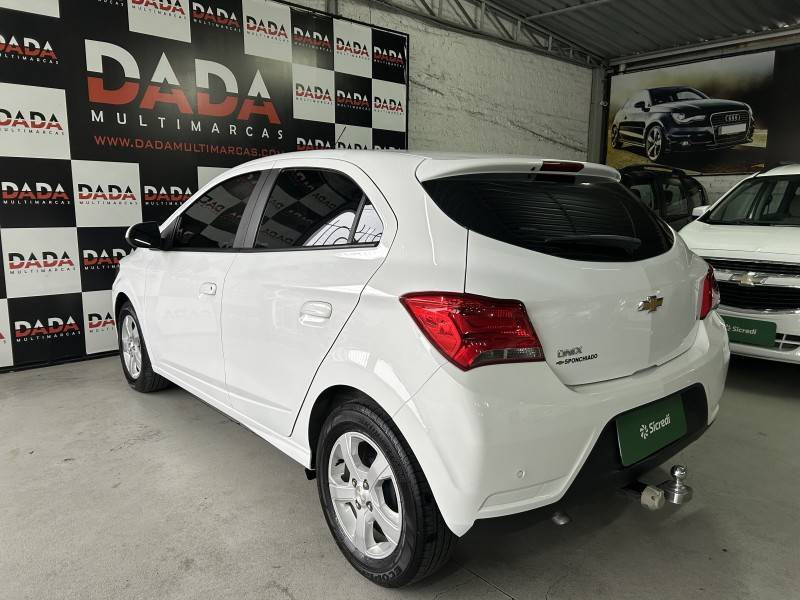 CHEVROLET - ONIX - 2019/2019 - Branca - R$ 63.800,00