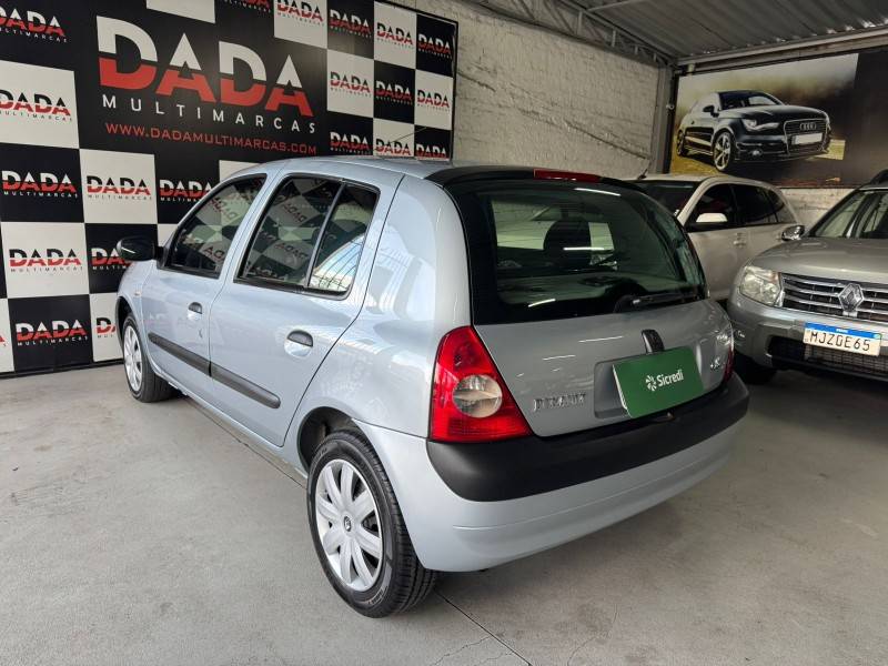 RENAULT - CLIO - 2004/2005 - Prata - R$ 21.900,00