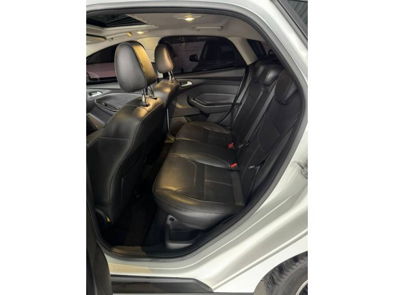 FORD - FOCUS - 2016/2016 - Branca - R$ 71.900,00